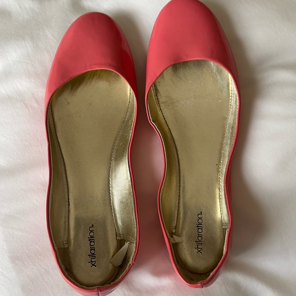 Cute coral patent leather flats - like new!